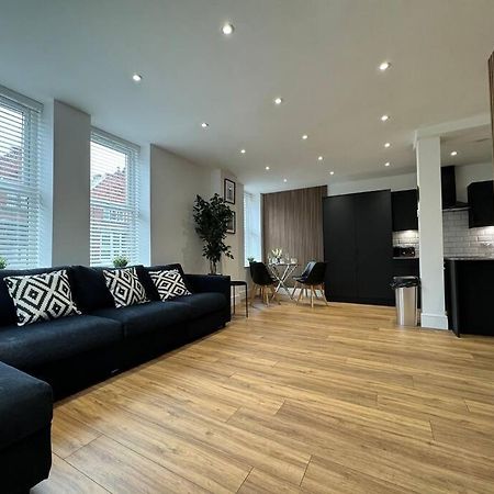 Entire Apartment In Waterloo ภายนอก รูปภาพ