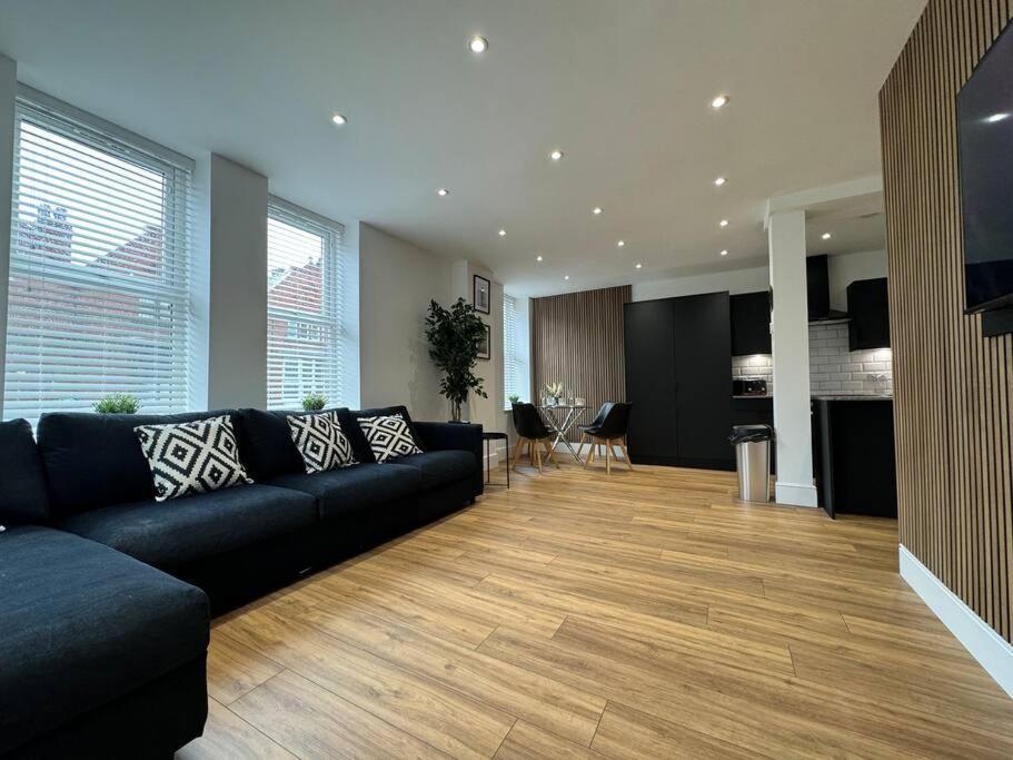 Entire Apartment In Waterloo ภายนอก รูปภาพ